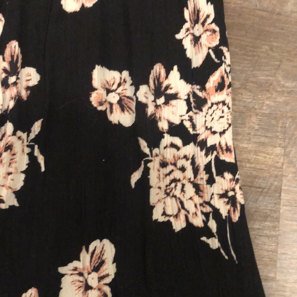 American Eagle Floral Romper - Picture 2 of 3